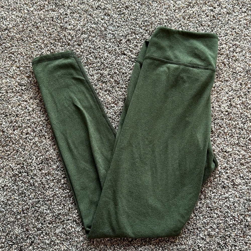 Size M Isla Movement green leggings